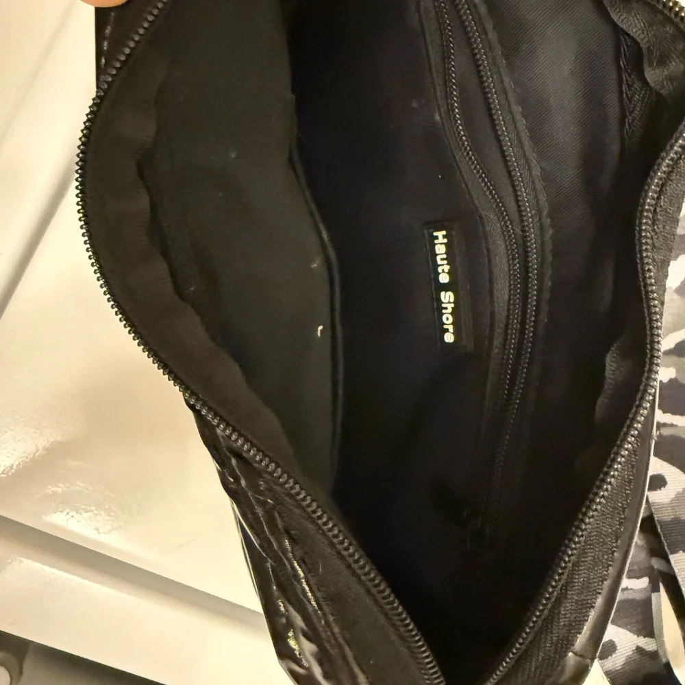 Haute Shore black patent crossbody bag - Picture 2 of 3